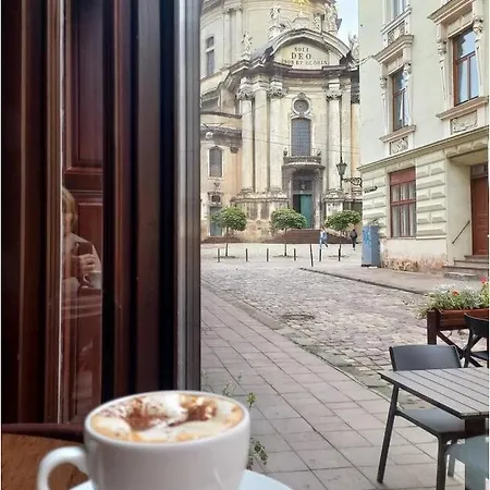 Квартира У Центрі Львова Поруч Госпіталю По Вул Руська 16 Apartment *