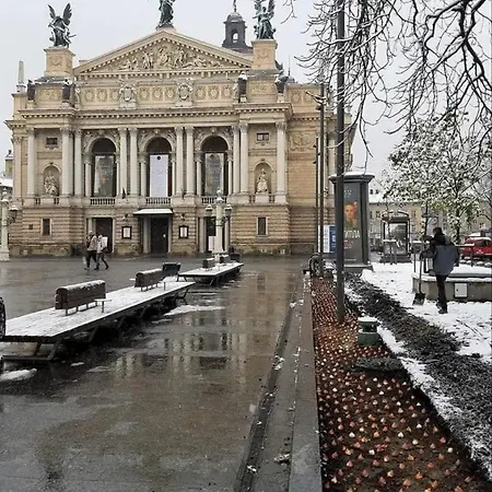 Апартаменти У Центрі Львова Площа Ринок Вул Руська 16 Daire Lviv
